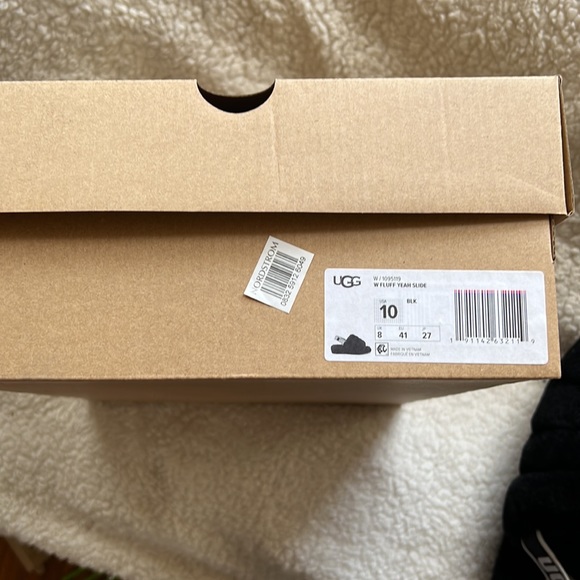 New ugg slippers - Picture 5 of 5